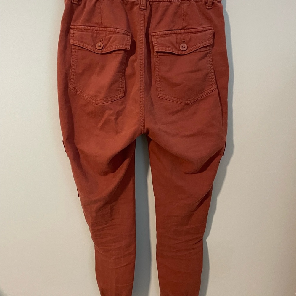 GAP Women’s Cargo Pants in Rust
